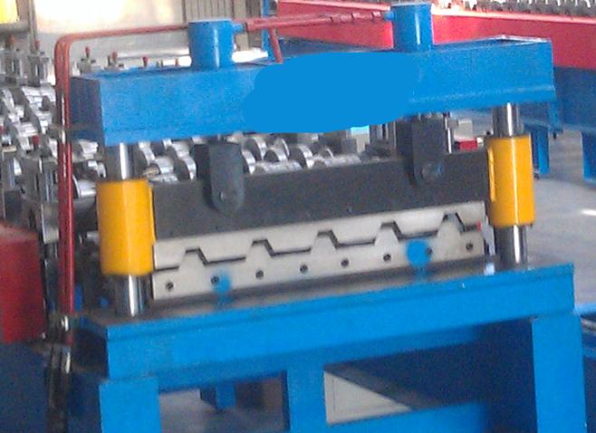 Mesin Pembentuk Gulung Lembaran IBR 7 Alat pemotong mesin pembuatan kepingan bumbung IBR