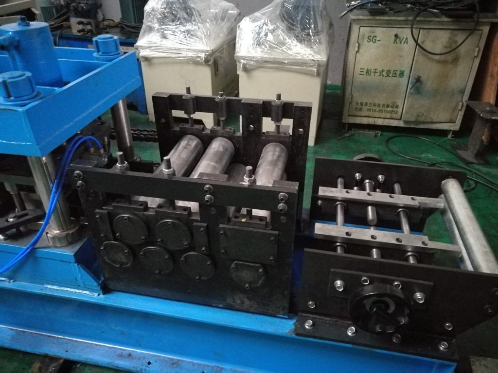 C Purlin Roll Molding 3 آلة تسوية وتغذية البورلين