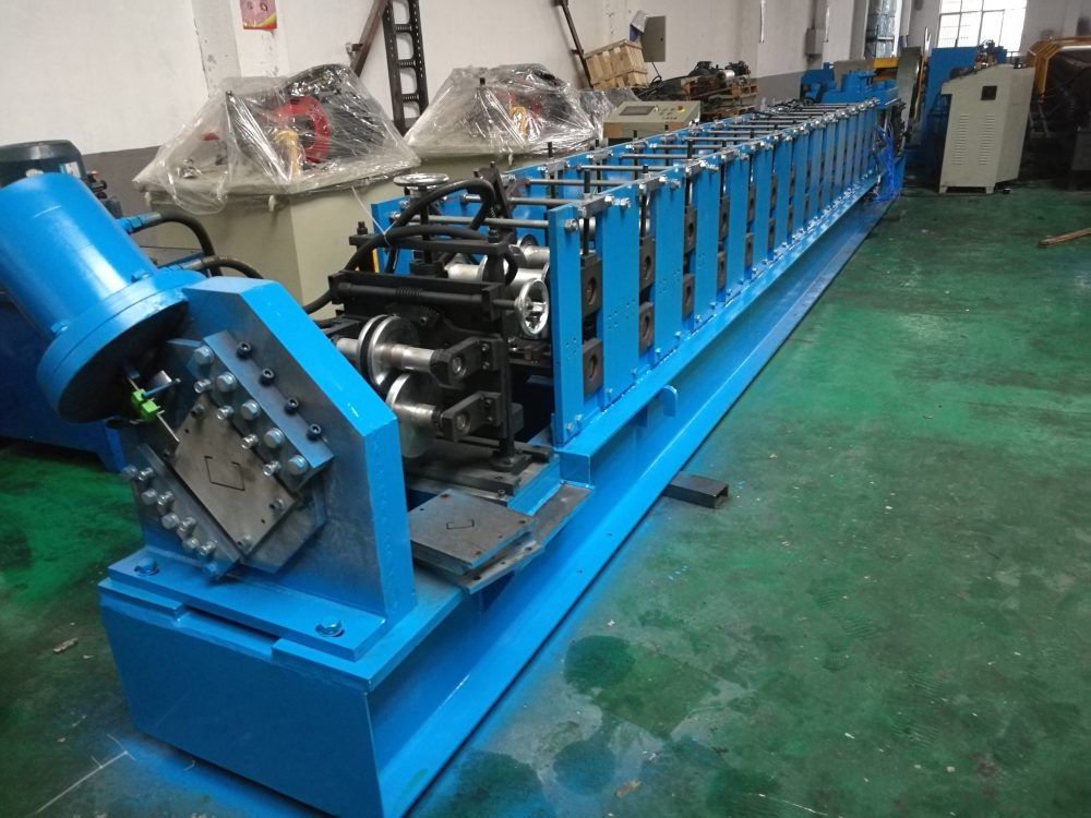 เครื่องขึ้นรูปแปเหล็ก, เครื่องขึ้นรูปม้วนแปเหล็ก 1 ตัวขึ้นรูปม้วนแป c