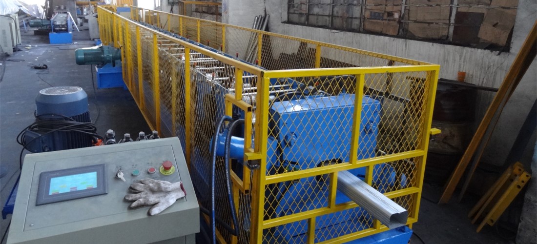 Yağmur Olukları ve Boru Borusu Rulo Şekillendirme Makinesi 22 iniş borusu rulo şekillendirme makinesi