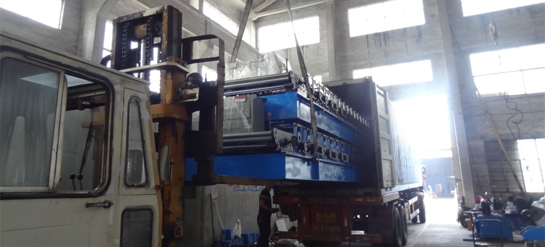 Machine Shipping: Metal tile Machine and Roofing Sheet Machine 2 metal glazed tile roll forming machine