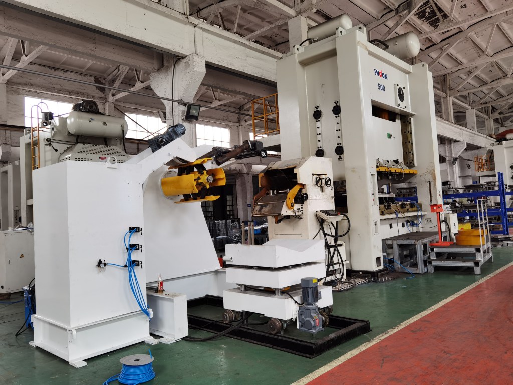 uncoiler leveler and guider