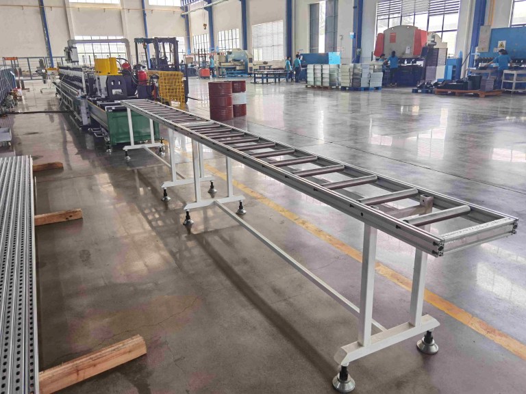 Máquina perfiladora de perfiles para estructuras solares: 5 soluciones de punzonado y guía completa 2026 1 Máquina perfiladora de perfiles para perfiles solares